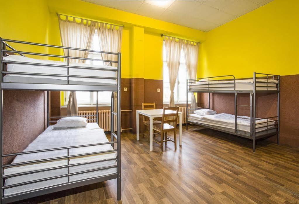 A Plus Hotel & Hostel Prague Exterior photo