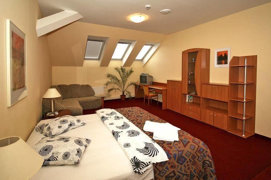 A Plus Hotel & Hostel Prague Exterior photo